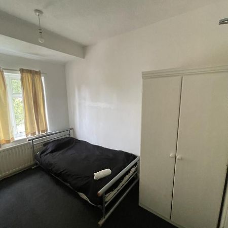 Cozy Private Rooms In Homestay 伊尔福德 外观 照片